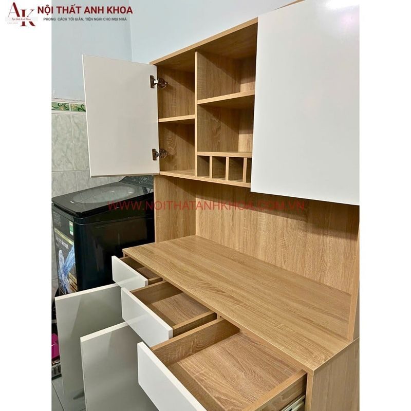 Chi tiết các ngăn kéo đang mở của tủ lưu trữ vân gỗ