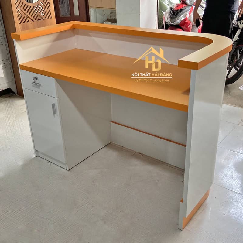 Quầy lễ tân gỗ công nghiệp
